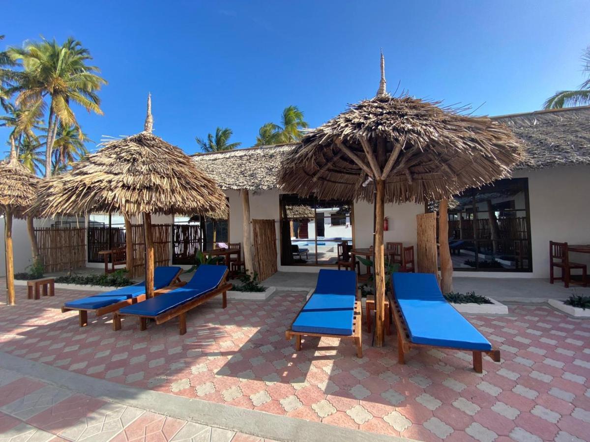 Amani Hotel Паже Екстериор снимка