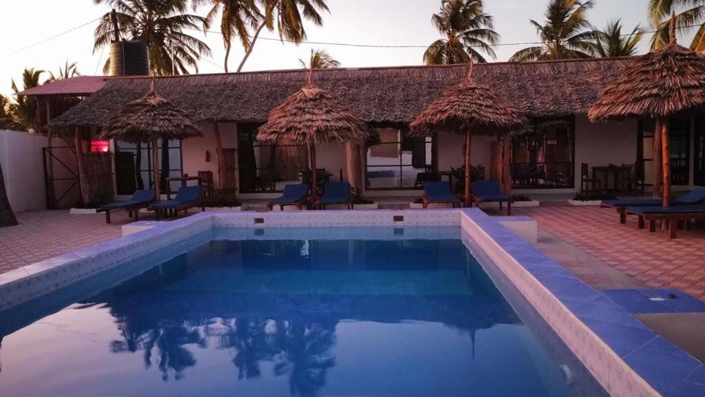 Amani Hotel Паже Екстериор снимка