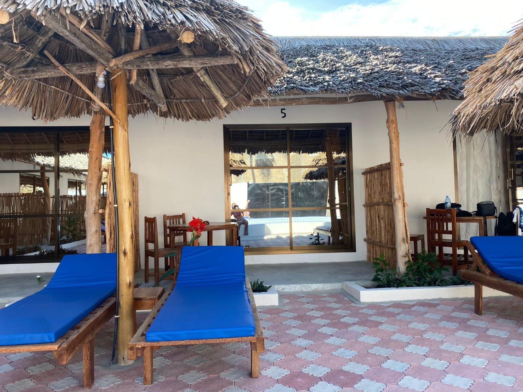 Amani Hotel Паже Екстериор снимка